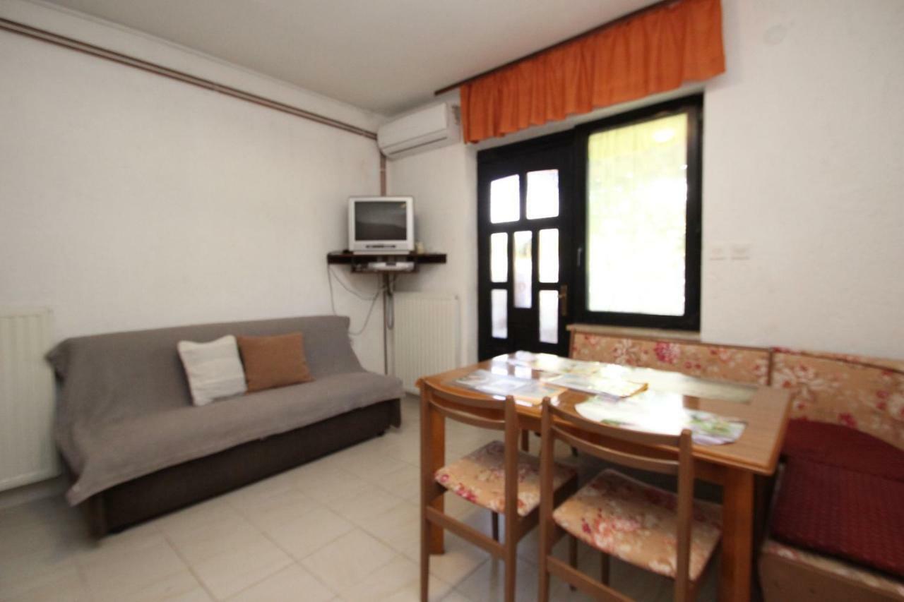 Apartment Sasa Bozac Porec Exterior photo